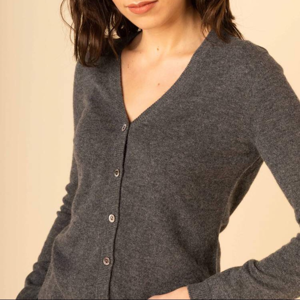 (NEW)Gobi cashmere V-Neck Button Cardigan